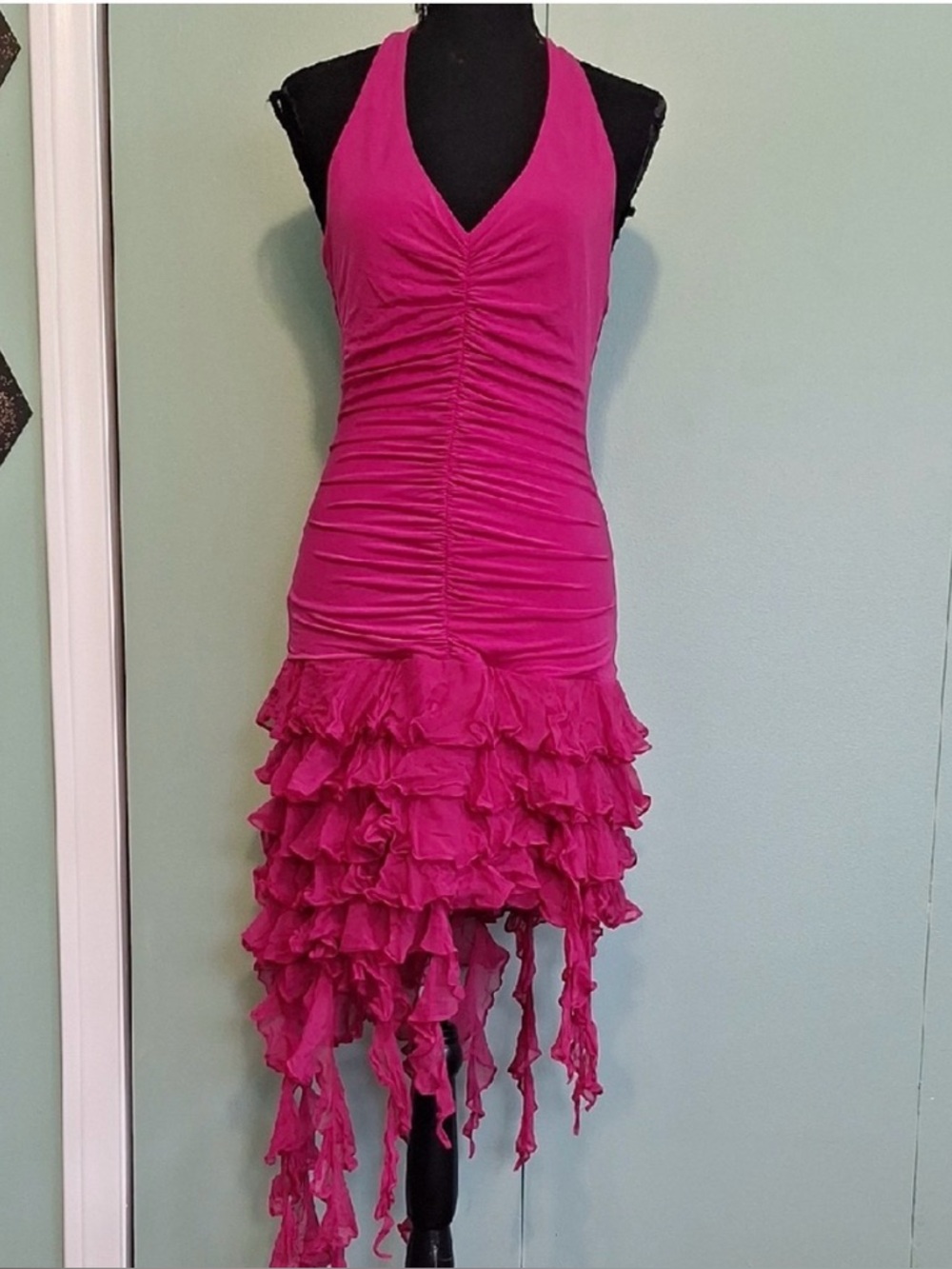 Y2k BCBG MAXAZARIA
Fuschia Ruffle Jellyfish Dress
Size Medium
